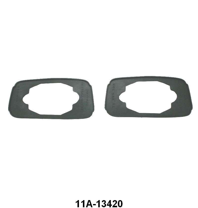 TAIL LIGHT TO FENDER PADS - 41 PASS, 46-48 SPORTSMAN, 48-56 PANEL