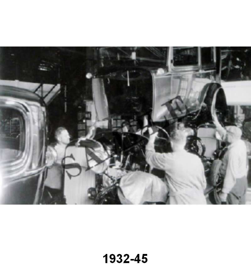 BLACK AND WHITE PICTURES - 32 ASSEMBLY LINE