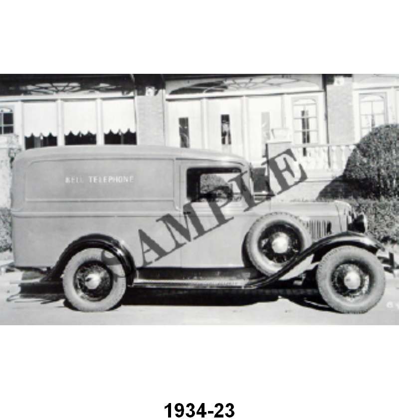 BLACK AND WHITE PICTURES - 34 PANEL / DELIVERY