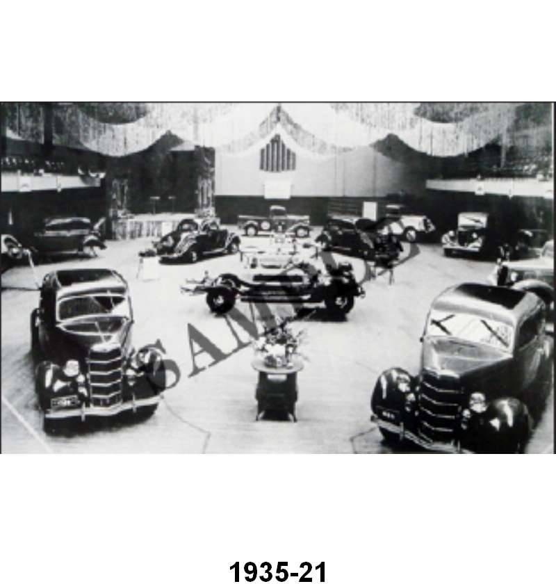 BLACK AND WHITE PICTURES - 35 EUROPEAN AUTO EXPO