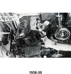 BLACK AND WHITE PICTURE - 36 4DR SEDAN BODY ASSEMBLY LINE