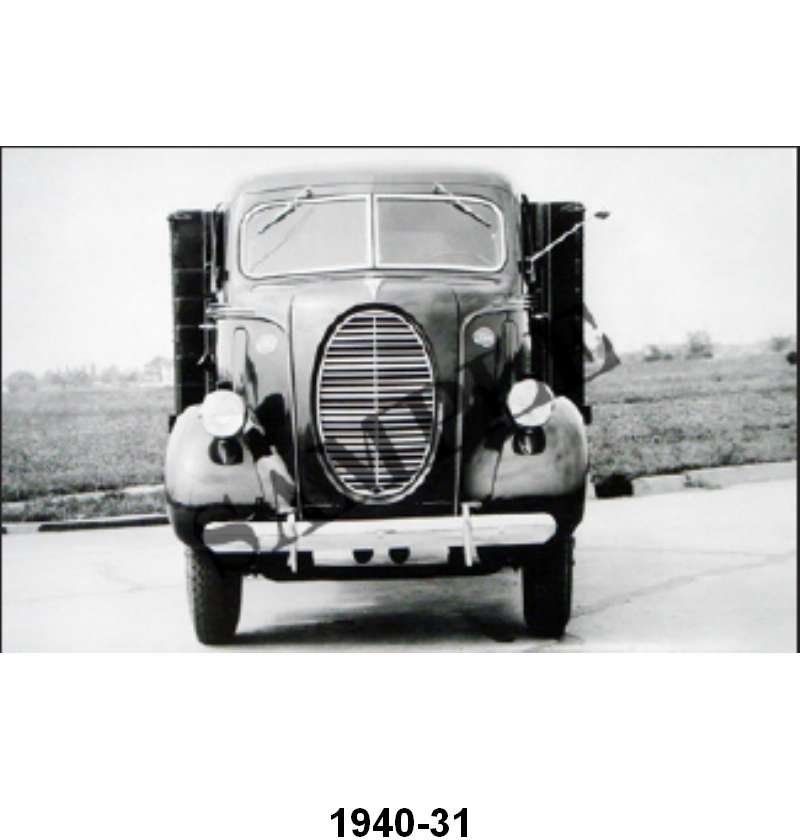 BLACK AND WHITE PICTURES - FRONT END VIEW OF 40 TRUCK