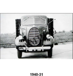 BLACK AND WHITE PICTURES - FRONT END VIEW OF 40 TRUCK