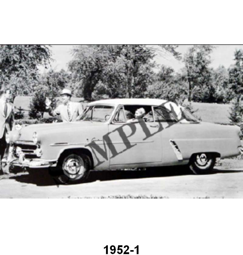 BLACK AND WHITE PICTURES - 52 VICTORIA SIDE VIEW