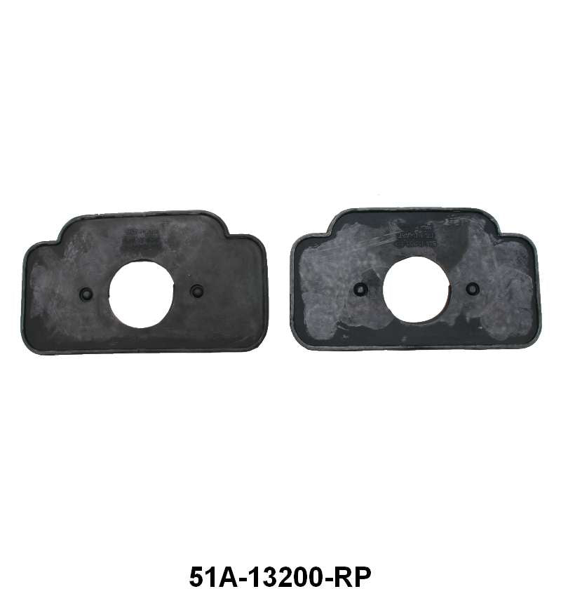 PARK LIGHT TO FENDER PAD - 42-46 PASSENGER