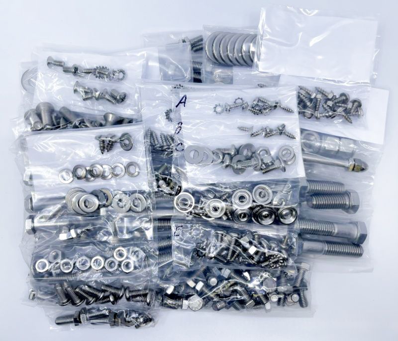 STAINLESS PICKUP BODY BOLT KIT - WITH-OUT BED - 51-52 PICKUP, 782 PIECES