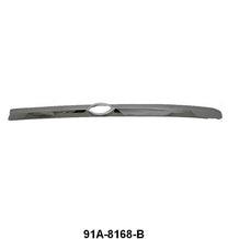 CENTER GRILLE STRIP - 39 DLX PASS, CHROME