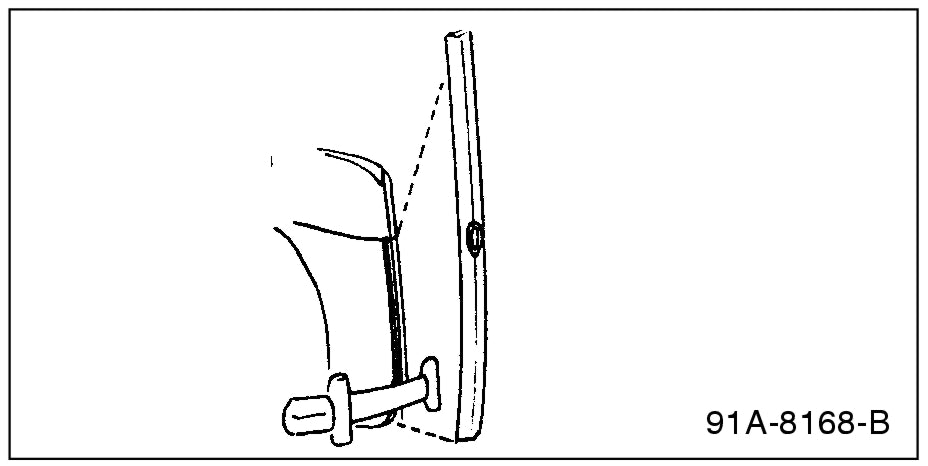 CENTER GRILLE STRIP - 39 DLX PASS, CHROME