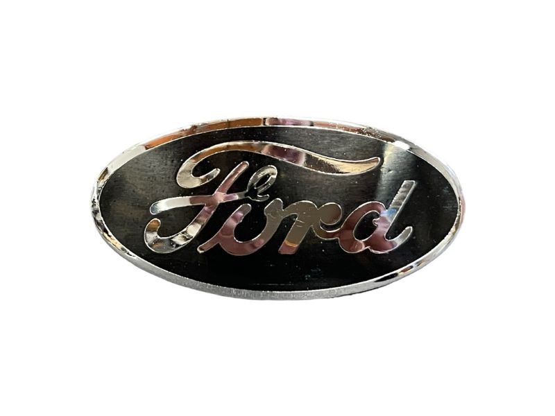 PORCELAIN GRILLE SHELL ORNAMENT EMBLEM - 32 PASS, 32-35 PICKUP BLACK