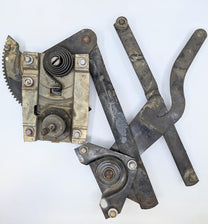 WINDOW REGULTOR - 57-58 ALL 2DR PASS, RH FRONT DOOR, GOOD USED, AS IS