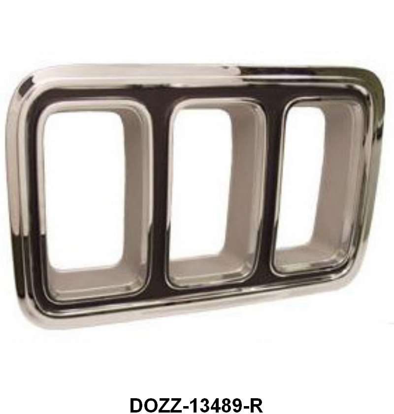 TAIL LIGHT BEZEL - 70 MUST BOSS 302 RIGHT HAND W/O CHROME